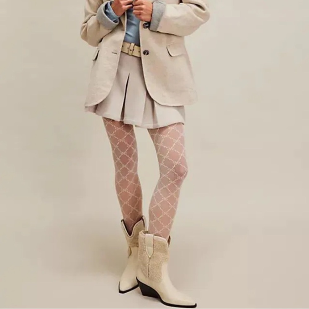 Women's Natural Pitchfork Point
Leather & Shearling Boot
Free People
ARCTIC FOX - Picture 3 of 7